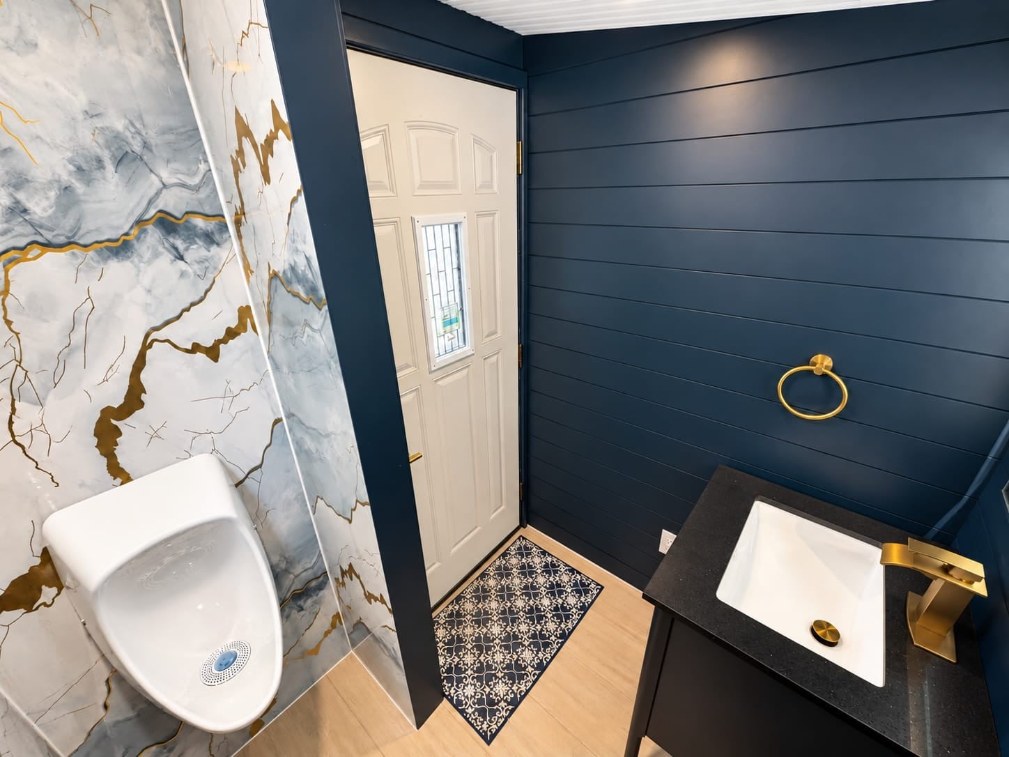 LeLoo Luxury Outhouse - Image 6